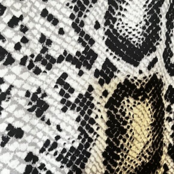 White House Black Market Skirt - Picture 3 of 4